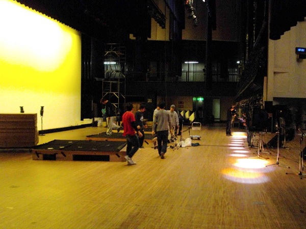 Hitomi Stage Setting Up